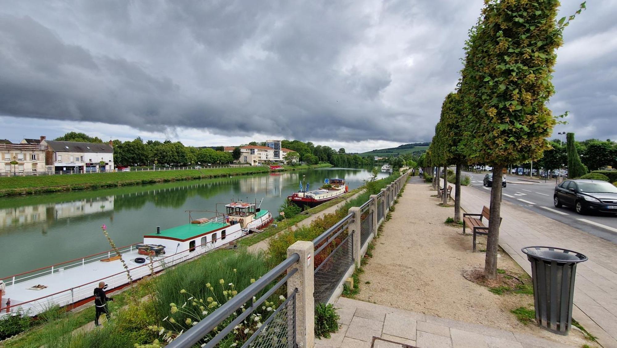 Apartamento L'Hirondelle Château-Thierry Exterior foto